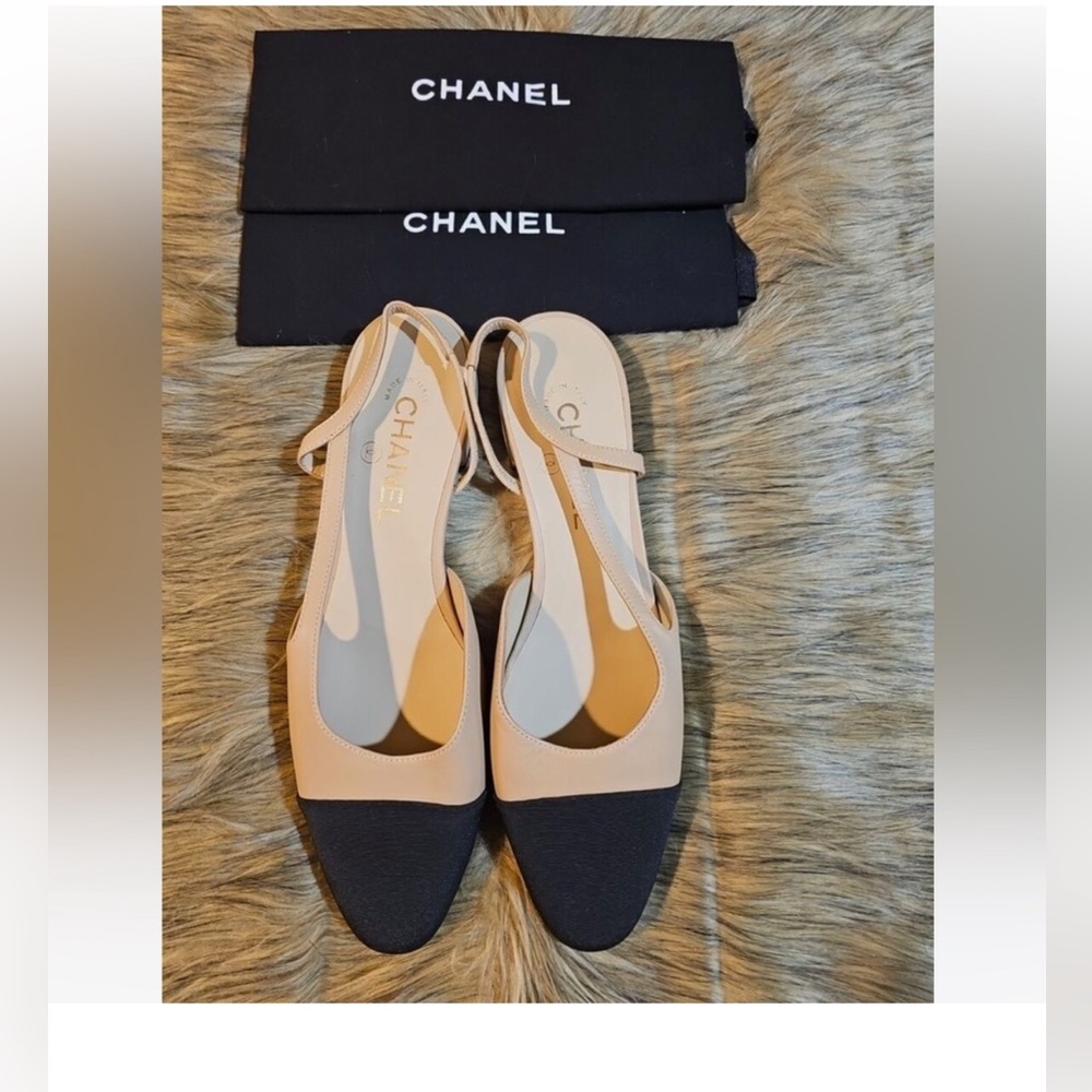 COPY CHANEL Women's Black and Cream Flats